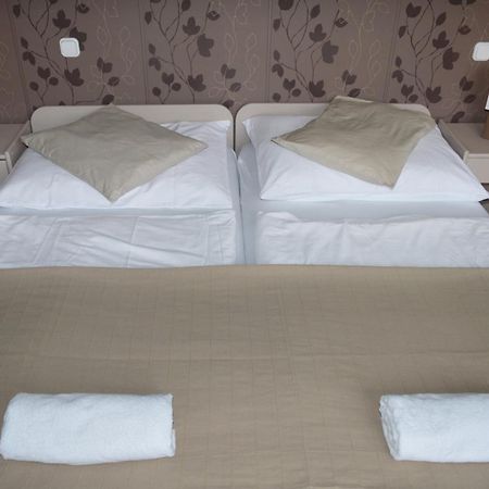Pollushof Panzio Es Etterem Bed & Breakfast Csolnok Стая снимка