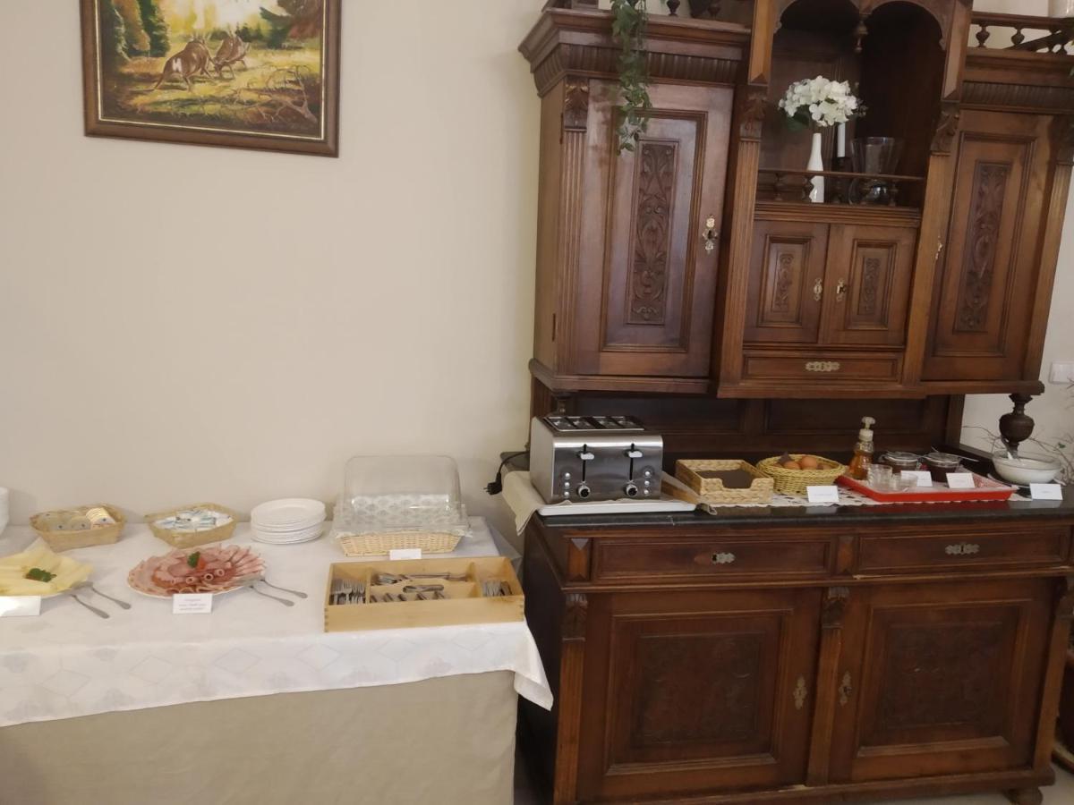 Pollushof Panzio Es Etterem Bed & Breakfast Csolnok Екстериор снимка
