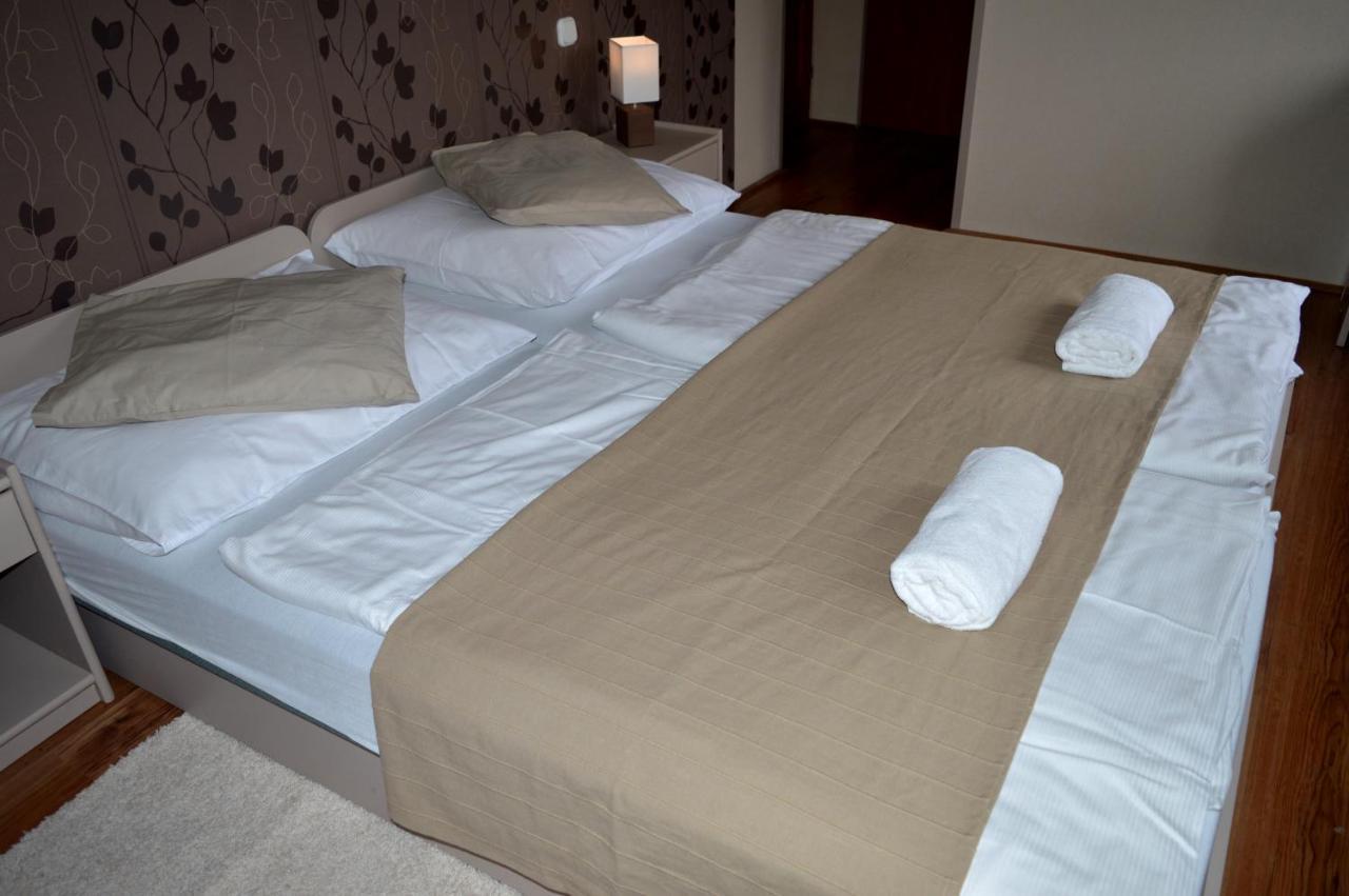 Pollushof Panzio Es Etterem Bed & Breakfast Csolnok Екстериор снимка
