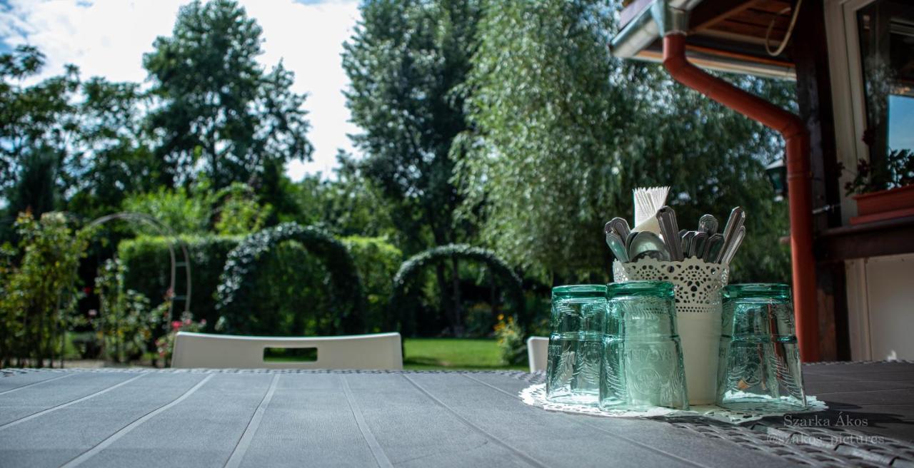 Pollushof Panzio Es Etterem Bed & Breakfast Csolnok Екстериор снимка