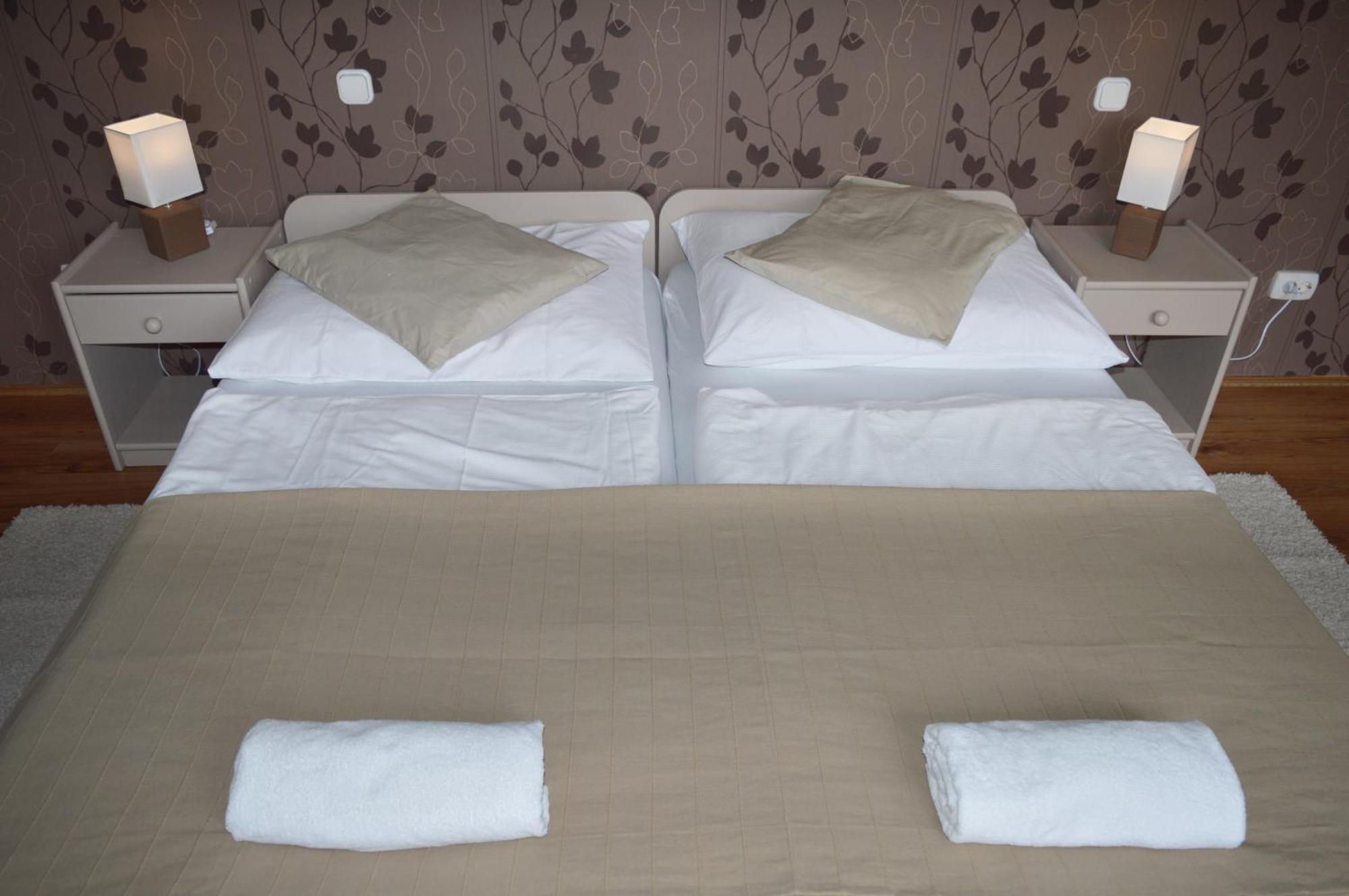 Pollushof Panzio Es Etterem Bed & Breakfast Csolnok Стая снимка