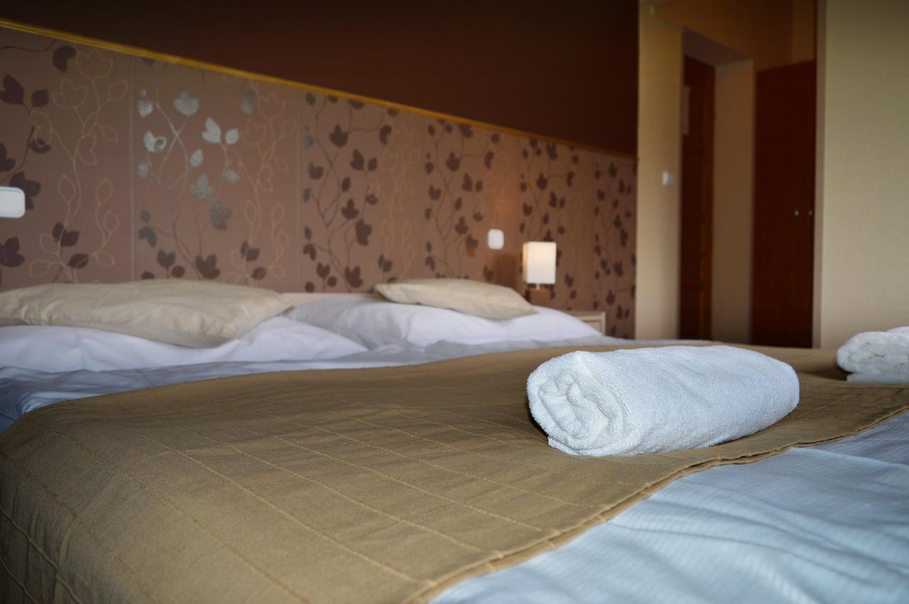 Pollushof Panzio Es Etterem Bed & Breakfast Csolnok Екстериор снимка
