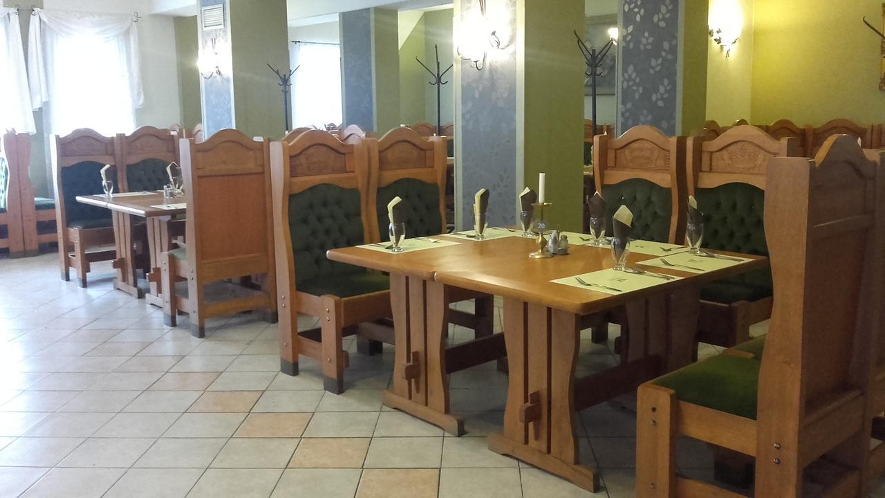 Pollushof Panzio Es Etterem Bed & Breakfast Csolnok Екстериор снимка