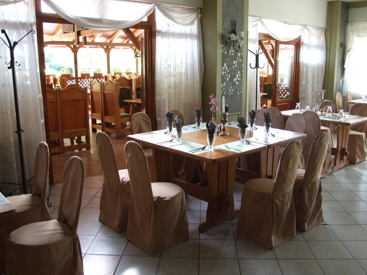 Pollushof Panzio Es Etterem Bed & Breakfast Csolnok Екстериор снимка